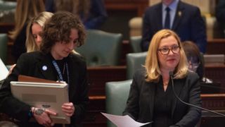  Illinois pursues abortion coverage for people with little or no insurance 