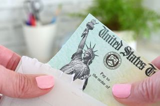 QC H&R Block will have 24/7 hours before tax filing deadline