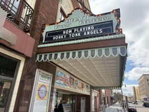 Gretchen at Work: Dinner and a show at Circa '21 Dinner Playhouse in Rock Island
