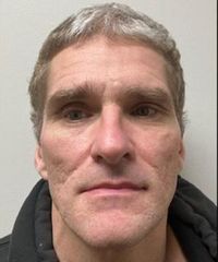 Man convicted in 2019 battery and robbery in Davenport absconds from work release center