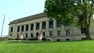 Illinois lawmakers advance slate of bills ahead of chamber deadline