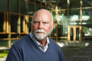 Craig Venter, pioneering human genome decoder, dies at 79