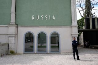 The Venice Biennale jury resigns amid tensions over awards ban, Russian participation