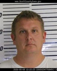 Real estate agent arrested in Davenport narcotics investigation
