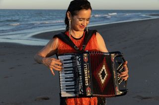 On her new album 'Norteña,' Julieta Venegas journeys home to the Mexican border