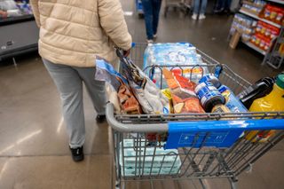 Walmart plans price cuts using tariff refunds as shoppers get skittish