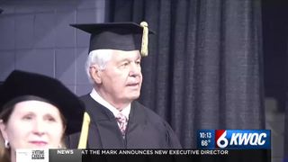  NFL legend Ken Anderson gives Augustana’s commencement address 