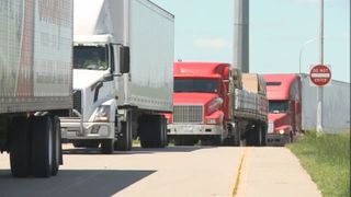 Iowa law adds penalties for truck drivers who fail English proficiency checks