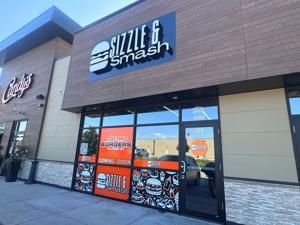 Sizzle & Smash opens Wednesday in Davenport, giving away 100 free burgers