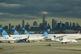 NTSB says United jet was too slow and too low in Newark landing accident