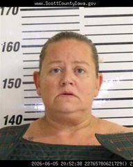 Police: Davenport couple confined child without food or water
