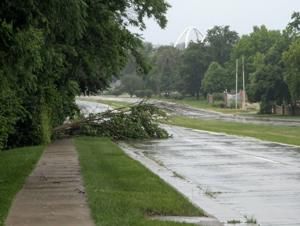 Live updates: Thousands without power as tornado warning expires in the Quad-Cities