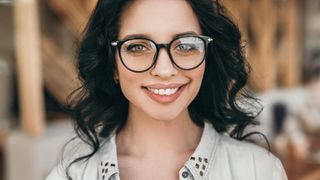 Illinois bill would ban drivers from wearing smart glasses