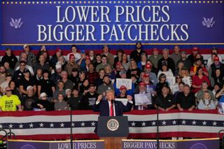 Poll: Most Americans have the summer blues about Trump and the economy