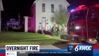  Four displaced after overnight house fire on West 8th Street in Davenport
