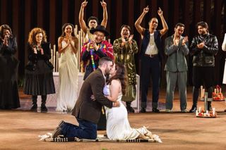 This couple got married at the end of Romeo and Juliet — and so will 31 others