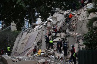 2 major earthquakes strike northern Venezuela, near Caracas