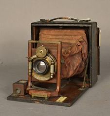 Memories of Muscatine: A camera from 1891