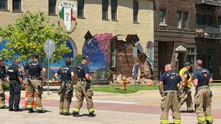 Crews respond to partial brick facade collapse at Moline restaurant