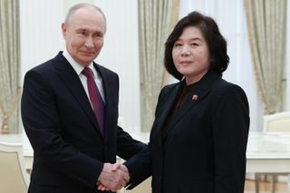 Putin meets North Korean foreign minister in diplomatic push