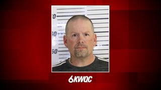 Police: Man threatened to stab employee during robbery