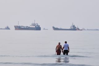 U.S. pauses attacks on Iran for a second straight day and Tehran does too