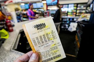 Mega Millions hits $800 million