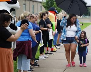 Elementary students in Silvis celebrate first day of school