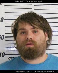Davenport man charged in sex abuse case pleads guilty
