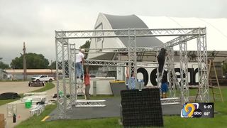 Iowa State Fair vendors set up early around rain delays