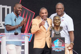 'I am still Roger Craig': Davenport football star reveals diagnosis at Hall of Fame
