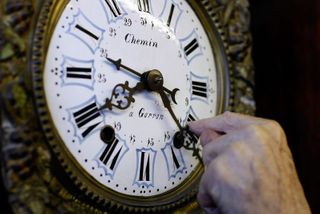 When does daylight saving time end?