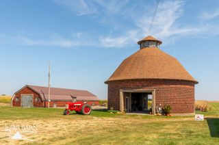 Iowa Barn Foundation tour includes historic QCA barns: See a slideshow here
