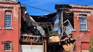 Abandoned building partially collapses in East Moline