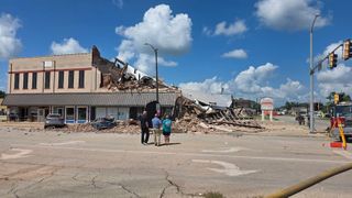  Employee describes escape as Mattoon building collapses
