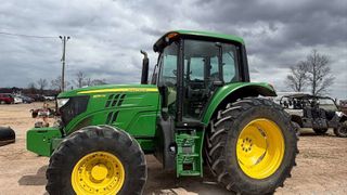  Deere seeks early contract extension as UAW members vote Saturday