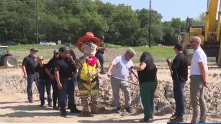  Texas Roadhouse breaks ground in Moline