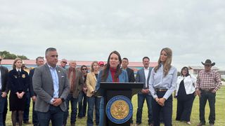 Another prominent Republican heads to Iowa