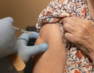 Medical groups offer vaccine guidance to fill federal vacuum