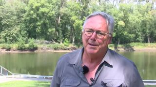 Democratic candidate kayaks Des Moines River to highlight water quality