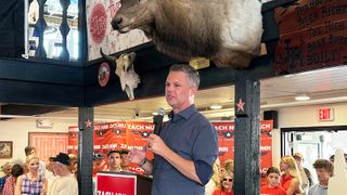  Iowa Republicans in battleground House races vote to halt the Iran war