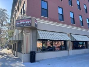 Mr. Wings opens in Rock Island