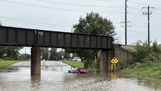 Traffic Alert: Flooding closes River Drive near Howell Street 