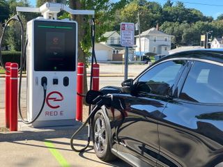New faster electric vehicle charging stations debut in East Moline