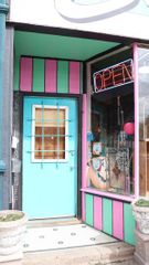 Two downtown Davenport vintage stores hit in ‘smash and grab’