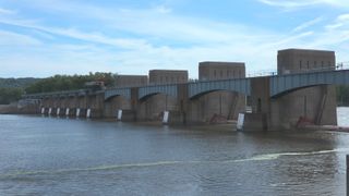 Public gets look inside Lock and Dam 10 in Guttenberg