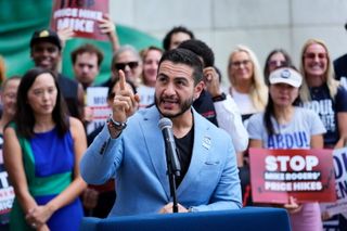 'Medicare for All' message attracts midterm voters buckling under medical bills