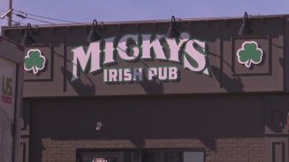 Davenport debate watch party draws crowd to Micky’s Irish Pub