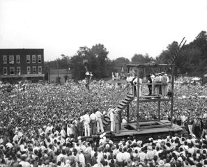 The U.S. last held a public execution in the 1930s. The Pentagon wants to change that