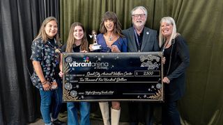 Music superstar Ella Langley makes donation to Quad City Animal Welfare Center